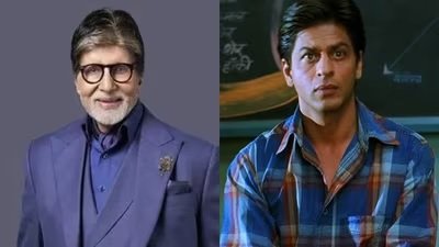 Amitabh Bachchan ને શાહરૂખ ખાનના વખાણ કર્યા, ફિલ્મ “સ્વદેશ” માં શાહરૂખ ખાનના અભિનયની પ્રશંસા કરી