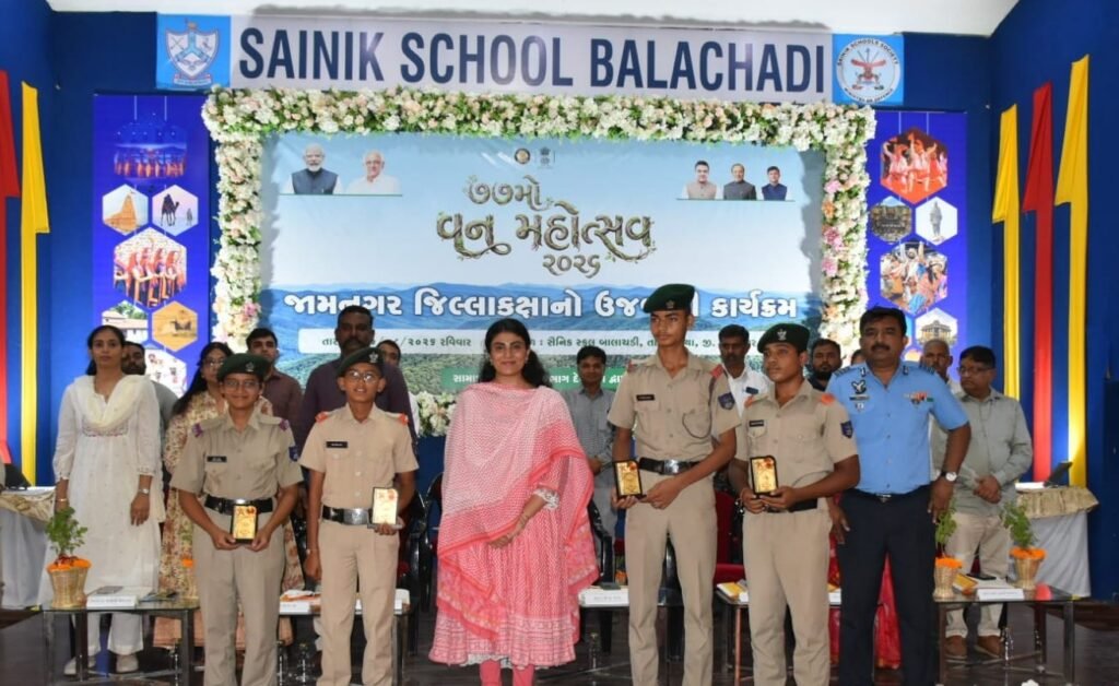 Jamnagar: શિક્ષણ મંત્રી શ્રીમતી રિવાબા જાડેજાએ સૈનિક સ્કૂલ બાલાચડીની મુલાકાત લીધી