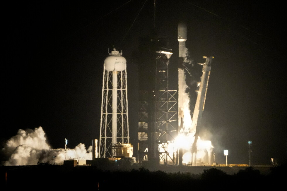 Space X rocket ચંદ્ર સાથે ટકરાશે, વિજ્ઞાનીઓને સંશોધનની દુર્લભ તક