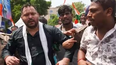 રાજદના નેતા Tejashwi Yadav ની રાજભવન કૂચ દરમિયાન અટકાયત બાદ મુક્તી “હું જેલથી ડરતો નથી