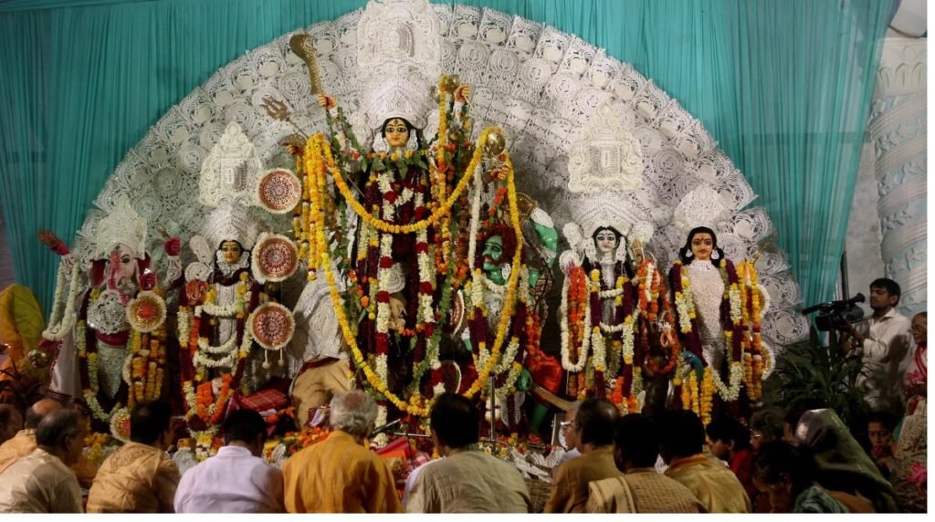 થીમ્સ, મૂર્તિઓથી માંસાહારી સુધી,બંગાળમાં Durga Puja માટે વિહિપના નવા સૂચનો પર વિવાદ ફાટી નીકળ્યો