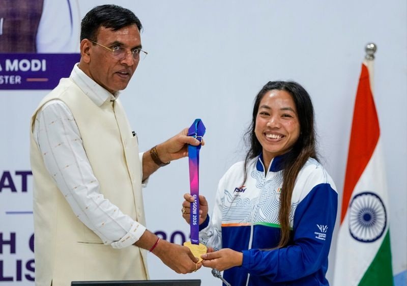 Medal-Winner વેઇટ લિફ્ટરો પર ધનવર્ષા