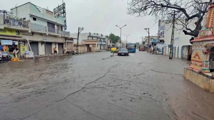મેઘાની તોફાની ઈનિંગ ; Surendranagar માં 9 ઈંચ ખાબક્યો
