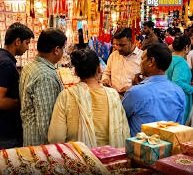 Raksha Bandhan ધનની લહેર,મીઠાઈઓથી લઈને ઘરેણાં સુધીના બજારોમાં ખરીદીમાં તેજી,વ્યવસાય ૧૦૦ કરોડને પાર
