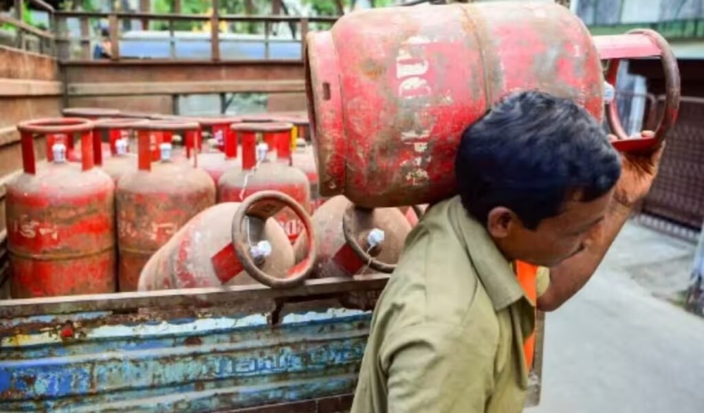 LPG સિલિન્ડરના રિફિલ બુકિંગની મુદતમાં મોટો ઘટાડો, 45 દિવસવાળી ઝંઝટ ખતમ