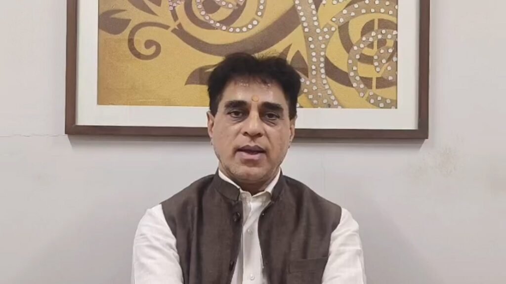 Surat: જાહેરમાં કચરો ફેંકનારા સામે કડક કાર્યવાહીની માગ વચ્ચે મંત્રીની સમીક્ષા બેઠક
