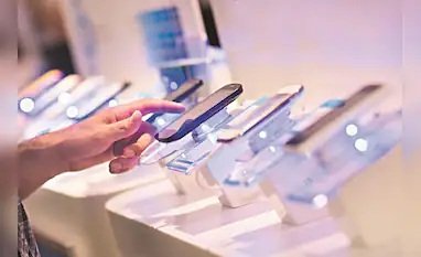 Smart Phones, Cars, Air Conditioners,રેડીમેઈડ કપડા સહિતમાં`તહેવાર’ની ઘરાકી સમયે ભાવવધારો