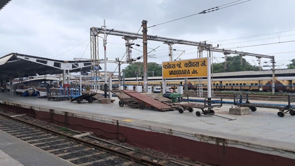 Vadodara: ટ્રેનમાં ચઢતી યુવતીના ગળામાંથી સોનાના મંગળસૂત્રની તફડંચી
