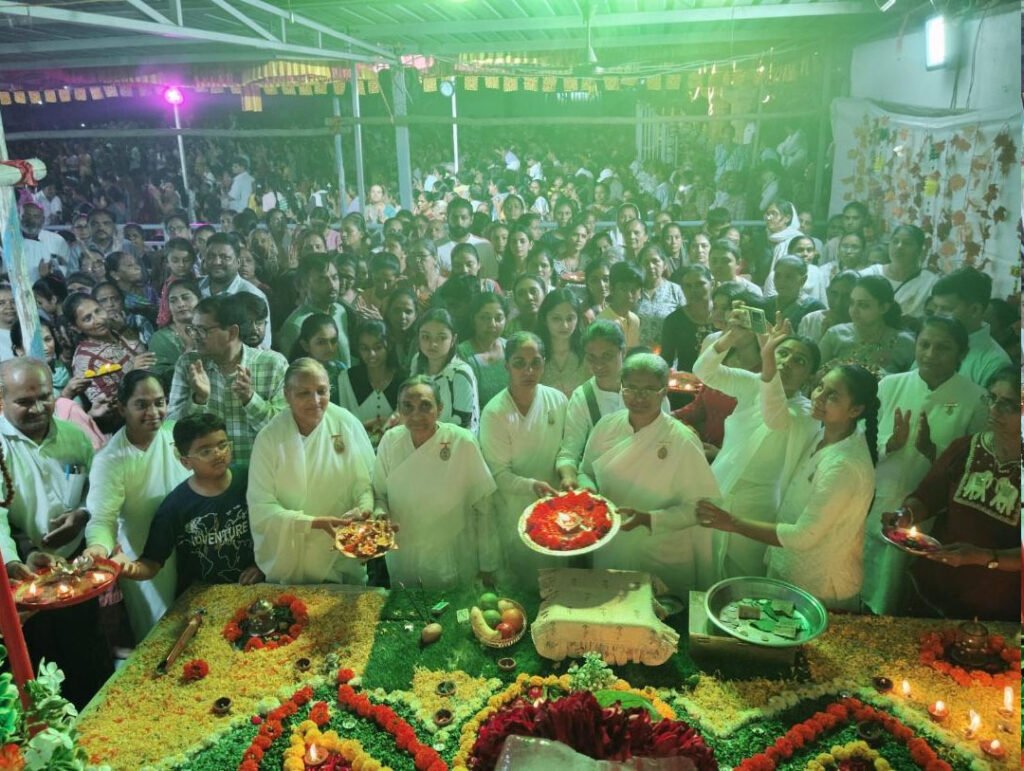 Morbiમાં બ્રહ્માકુમારીઝ દ્વારા સત્યેશ્વર મહાદેવ મંદિરે ’બરફીલા બાબા અને ૧૨ જ્યોતિર્લિંગ દર્શન’ આધ્યાત્મિક પ્રદર્શની