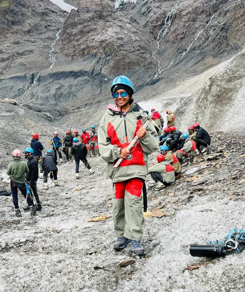 Amreli: લીલીયા સરકારી કોલેજની એન.સી.સી. કૅડેટ ધ્રુવિ ડાભસરાએ હિમાલયના ૧૬,૪૬૦ ફૂટ ઊંચા શિખરો સર કરી સંસ્થાનું નામ રોશન કર્યું