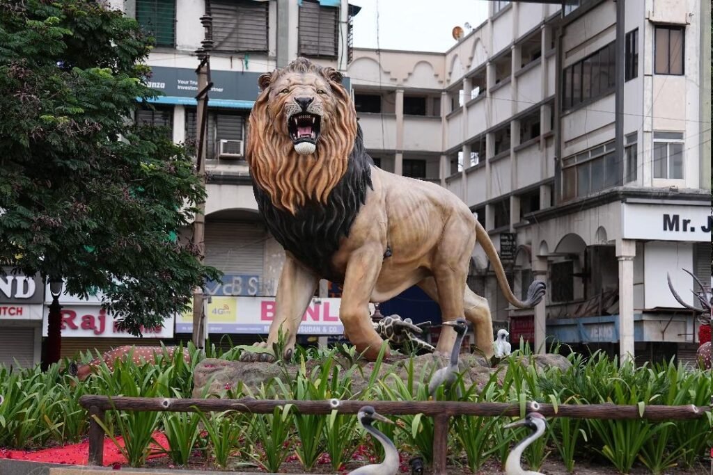 Jamnagarના ટાઉનહોલ સર્કલ પર વનતારાની ઝલક, સિંહનું વિશાળ શિલ્પ બન્યું શહેરની આગવી ઓળખ