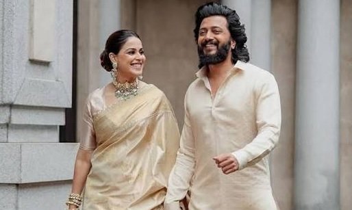 Mumbai: જેનેલિયા અને રિતેશ લાલબાગચા રાજા ખાતે ખુલ્લા પગે મોટી ભીડ વચ્ચે પહોંચ્યા, બાપ્પાને પ્રાર્થના કરી