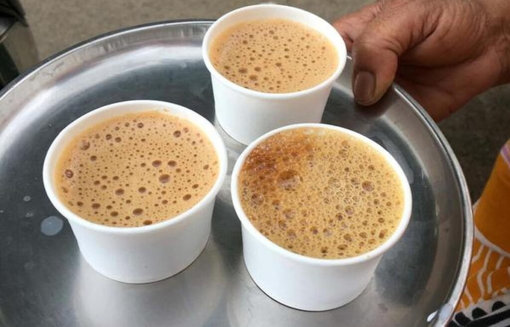 કાગળનાં કપમાં ચા-કોફી કેટલી સેફ? લાખો પ્લાસ્ટિક કણ ભળી જાય છે