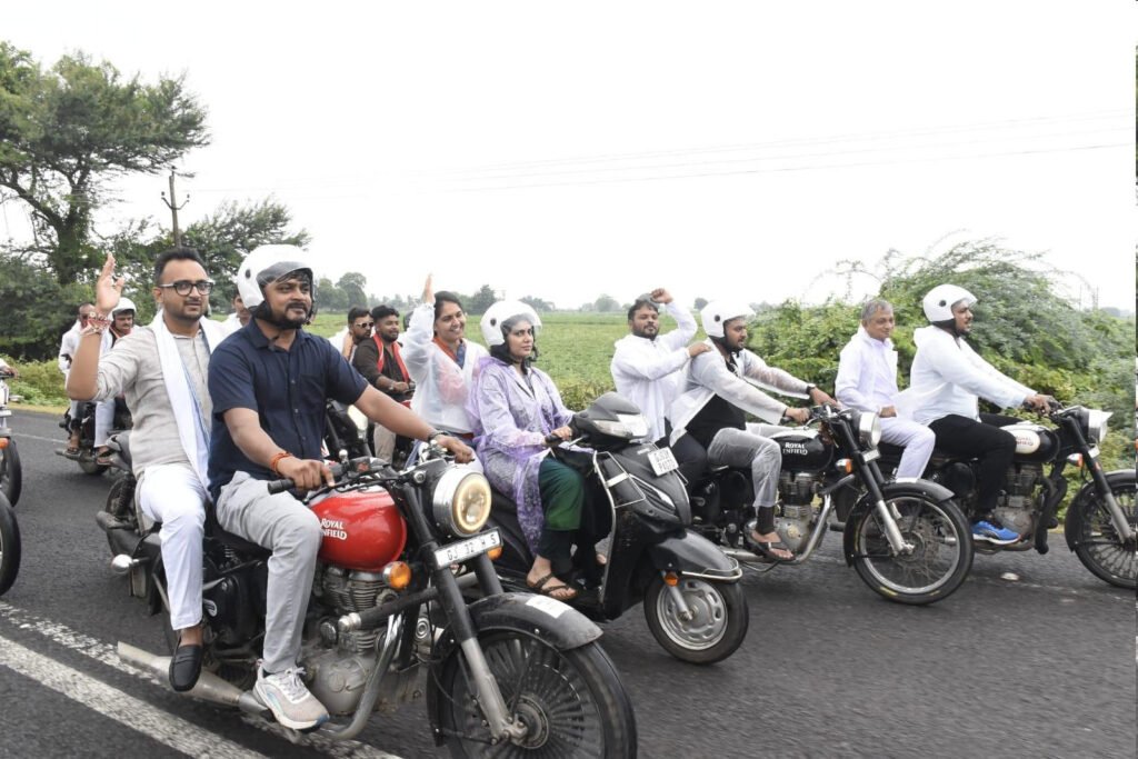 Rajkot: ’સોમનાથથી વડનગર બાઇક યાત્રા’: બાઈક યાત્રાને ઠેર-ઠેર આવકારી કળશમાં જળ અર્પણ કરતા ગ્રામજનો અને શહેરીજનો