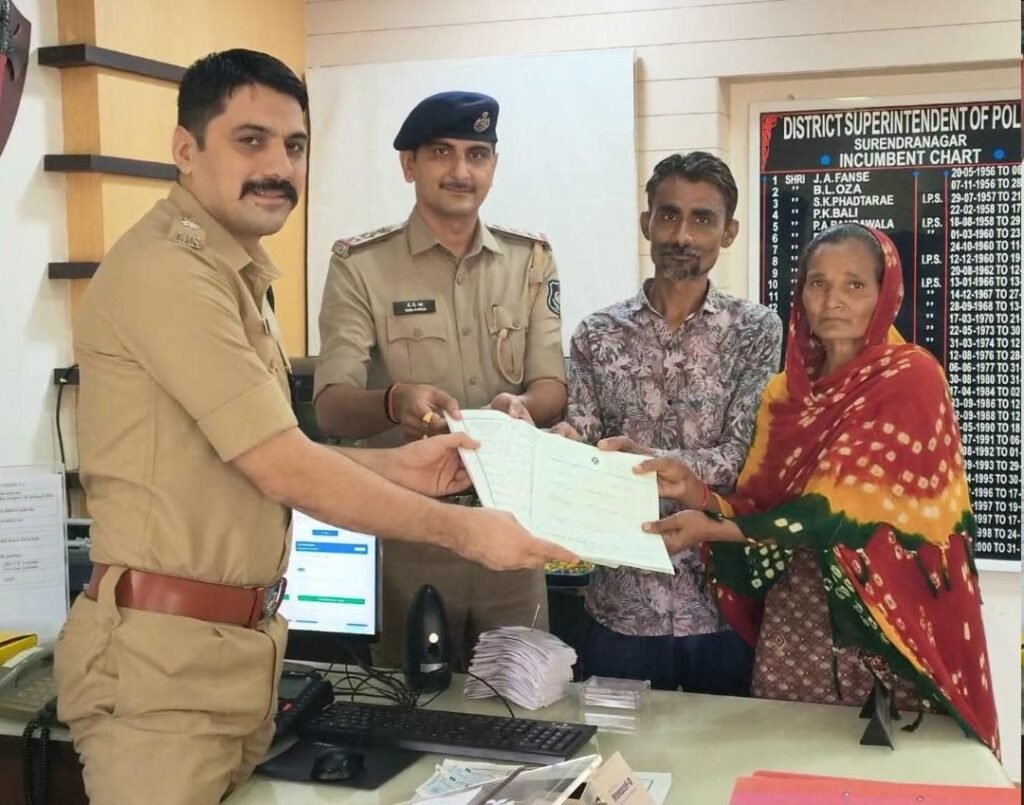 Surendranagar: ધ્રાંગધ્રા મહિલા સહિત ત્રણ વ્યક્તિને જિલ્લા પોલીસ વડાએ વ્યાજખોરોની ચુંગાલમાંથી મુક્તિ અપાવી