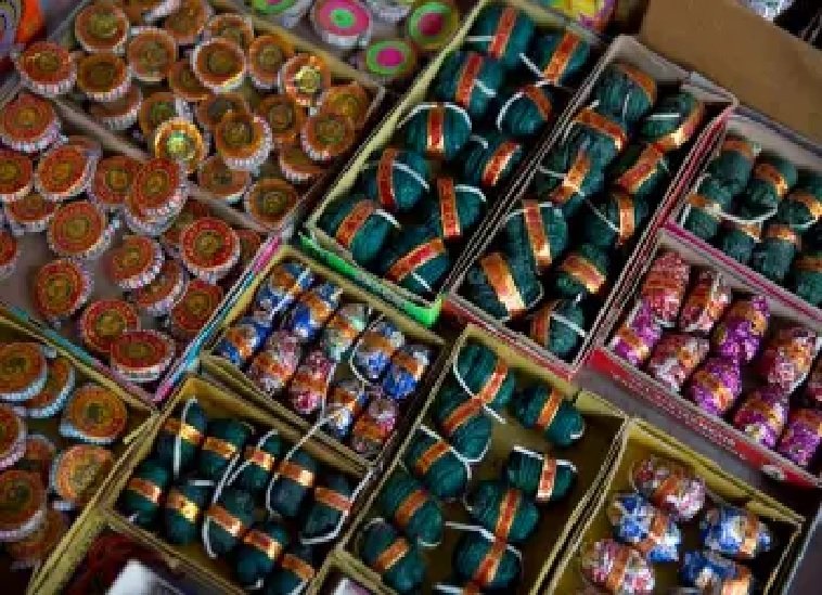 આ વર્ષે દિવાળી પર Firecrackers ખરીદવા ગ્રાહકો માટે ખૂબ મોંઘા પડી શકે છે