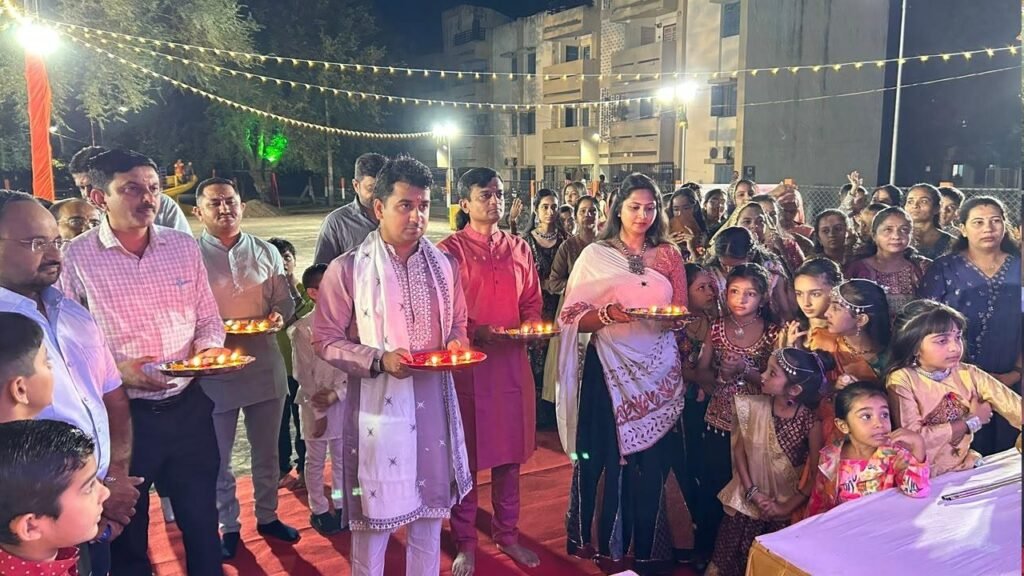 Amreli: સુખનિવાસ કોલોની ખાતે ભવ્ય નવરાત્રિ મહોત્સવનું આયોજન