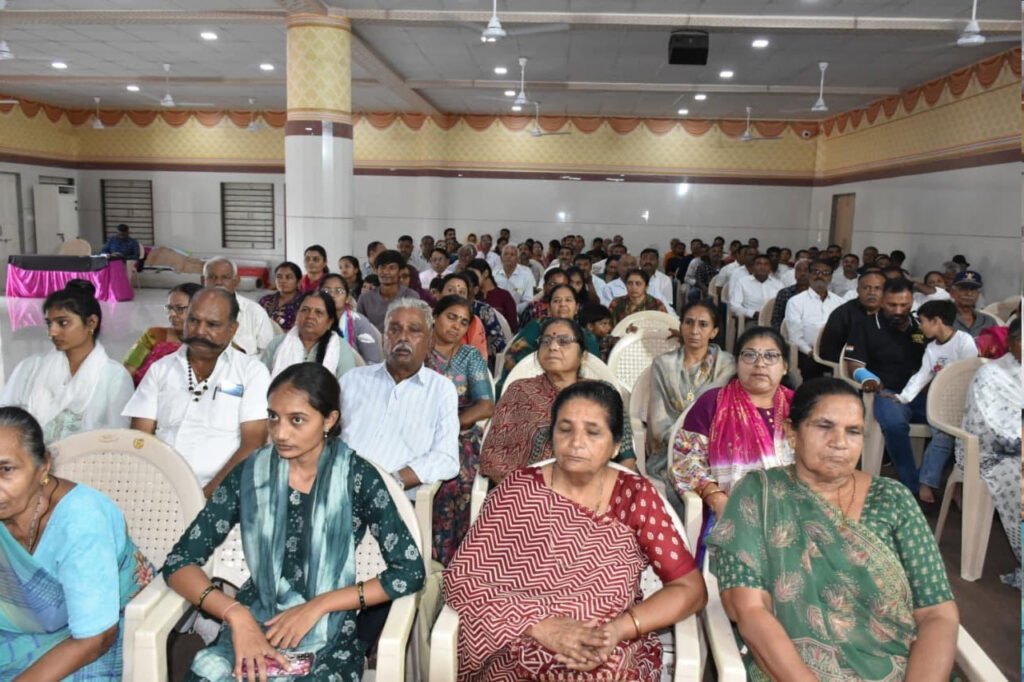 Amreliમાં પૂર્વ સૈનિકો, દિવંગત સૈનિકોના પરિવારજનો અને શહીદોના આશ્રિતોનું સંમેલન યોજાયું