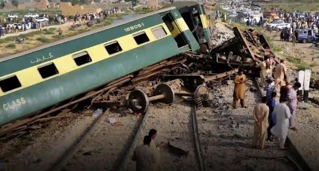 Panjab: રહેમાન બાબા એક્સપ્રેસ પાટા પરથી ઉતરી, ૫નાં મોત અને ૩૦ ઘાયલ